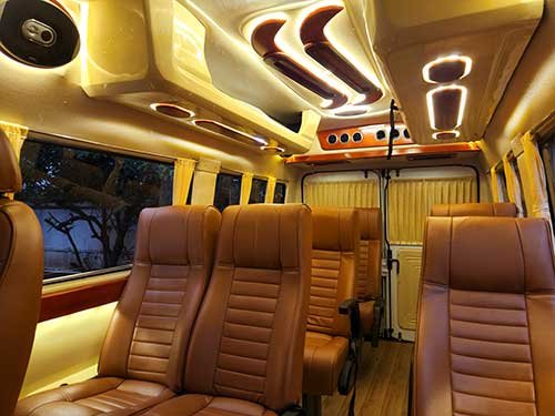 premium-tempo-traveller-kerala (1)